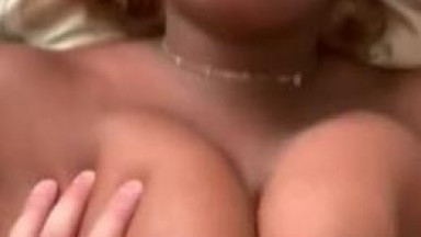 Boob fuck came on her big boobs